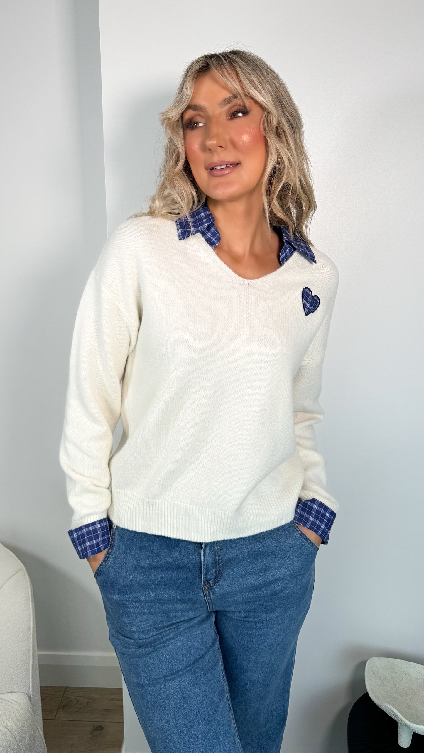 Veronica collar jumper with heart print - White