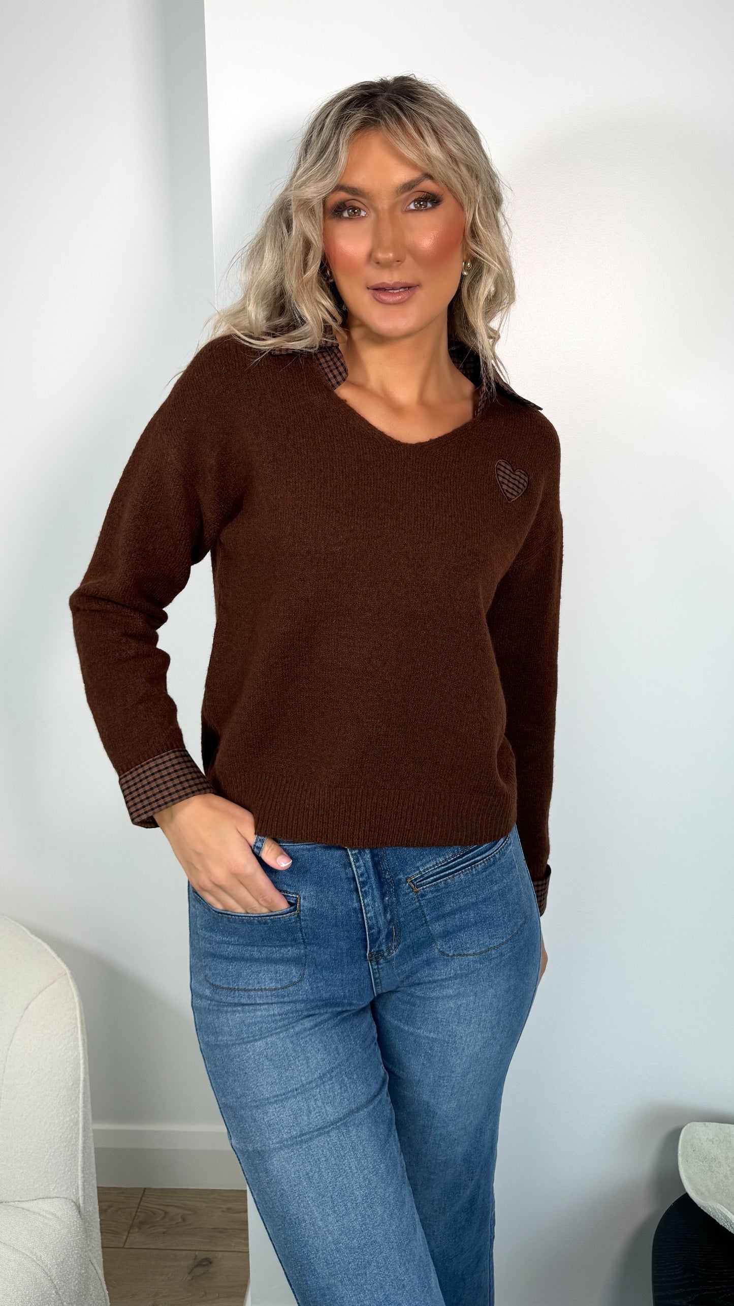 Veronica collar jumper with heart print - Brown